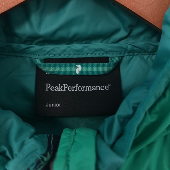 Peak performance, junior, green puffer jacket. - Picture 2 of 6